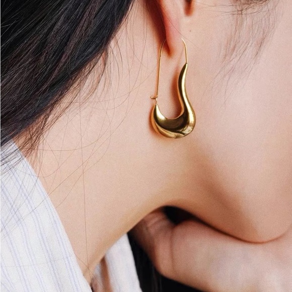 Gold plated minimalist hoop earrings - Picture 1 of 3
